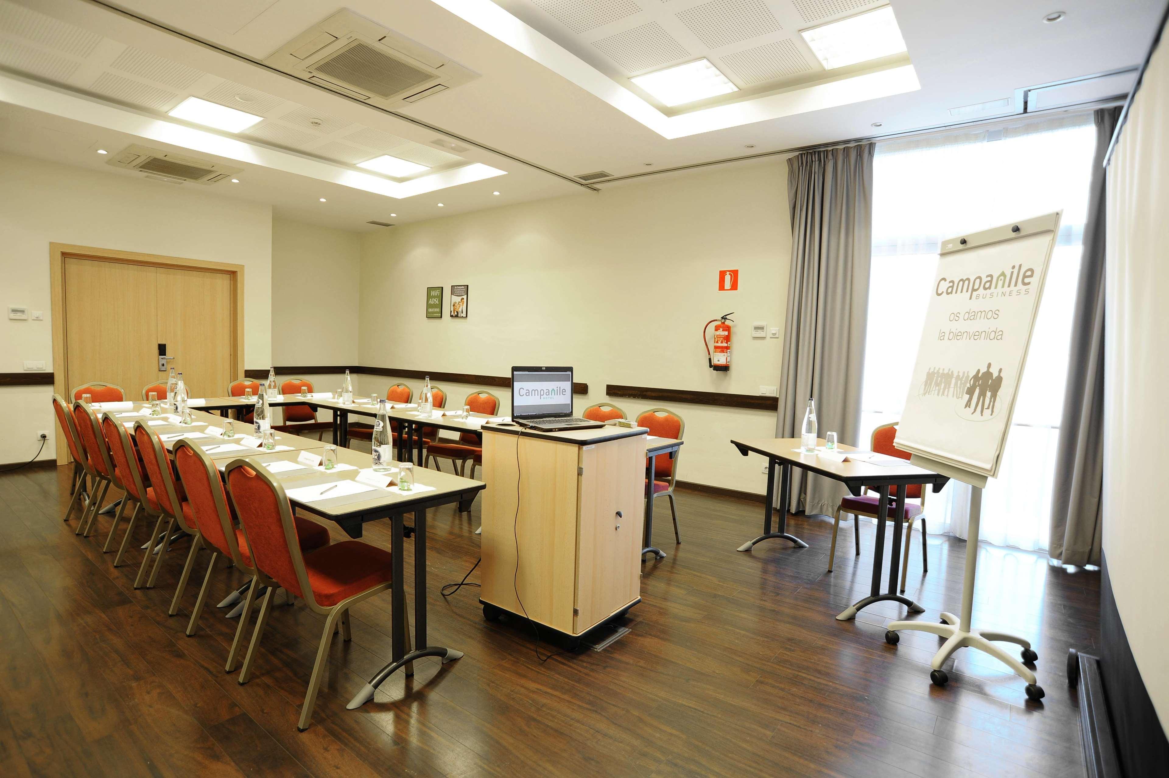 Travelodge Bcn Cornella Fira Cornellà de Llobregat Eksteriør bilde