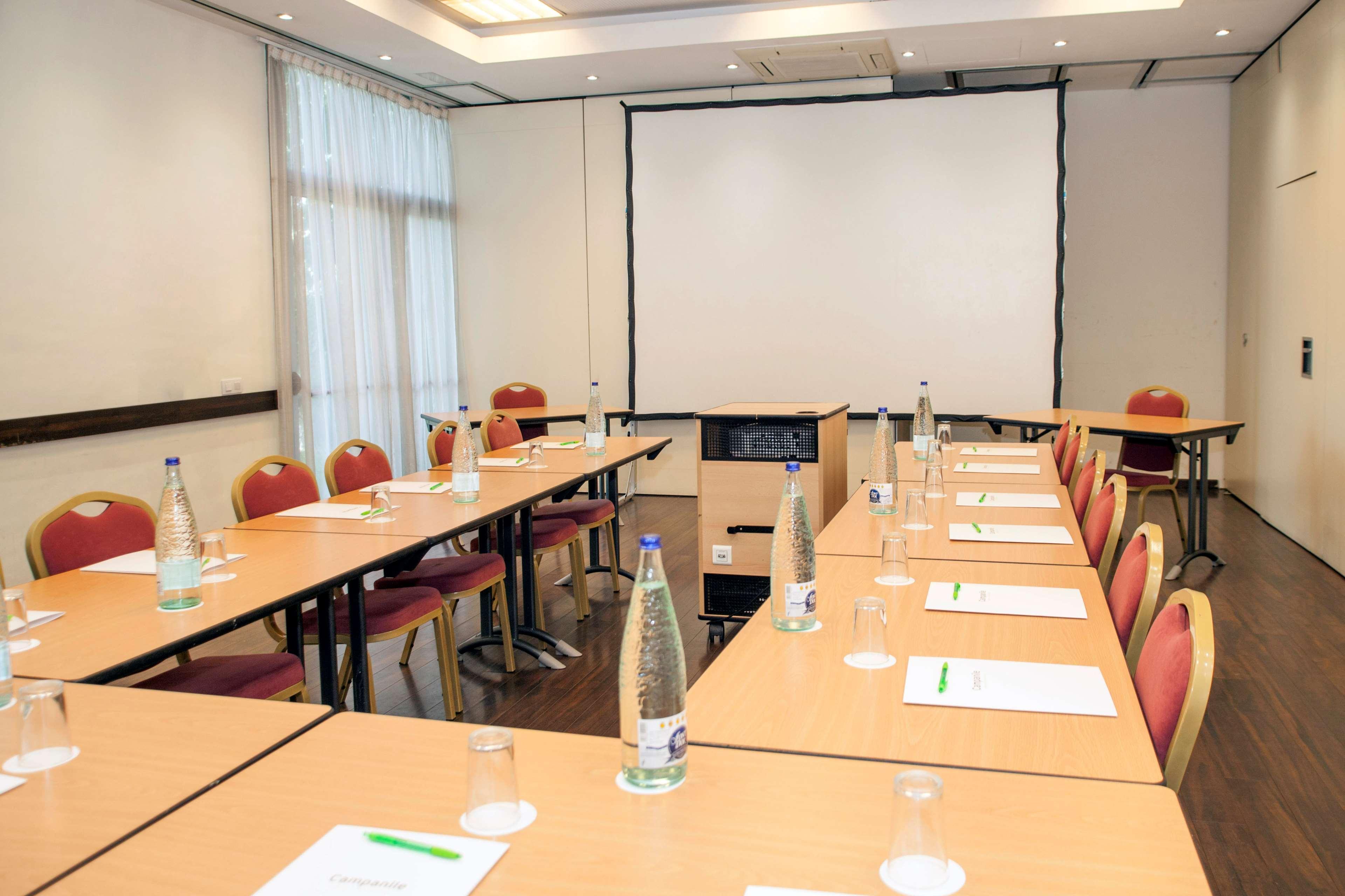 Travelodge Bcn Cornella Fira Cornellà de Llobregat Eksteriør bilde
