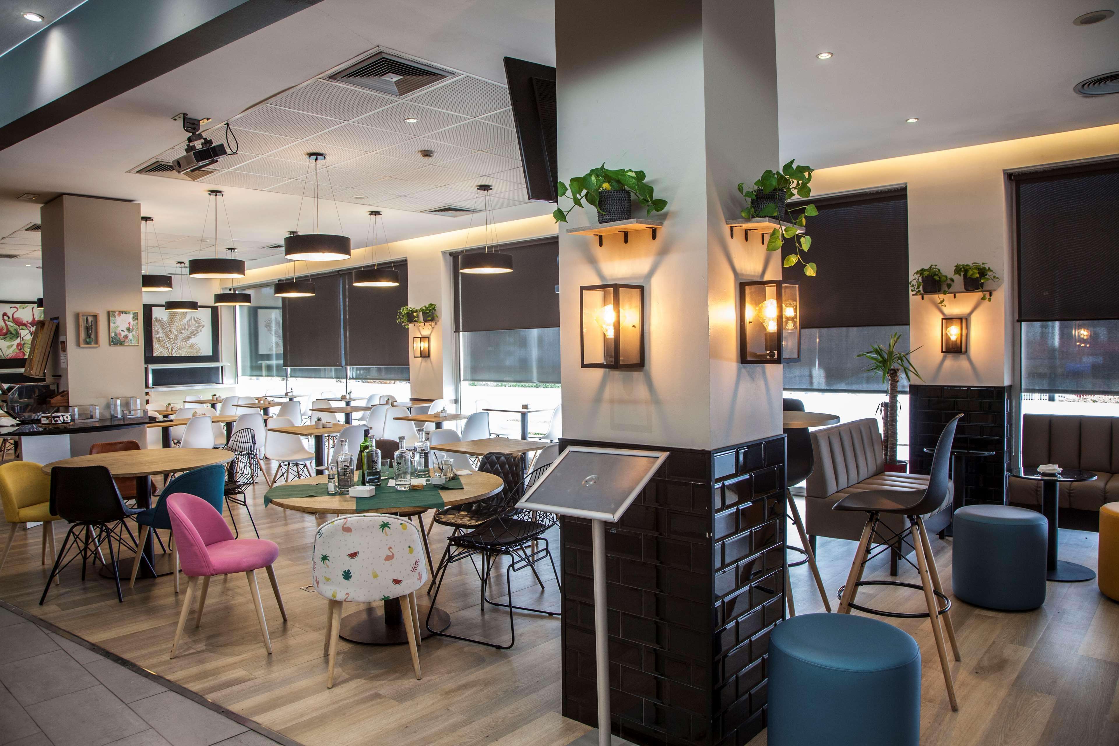 Travelodge Bcn Cornella Fira Cornellà de Llobregat Eksteriør bilde