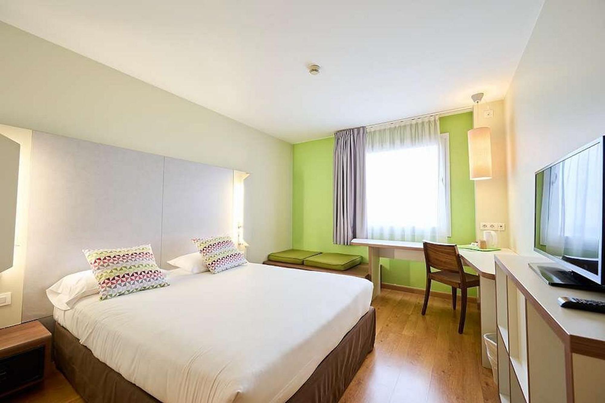 Travelodge Bcn Cornella Fira Cornellà de Llobregat Eksteriør bilde