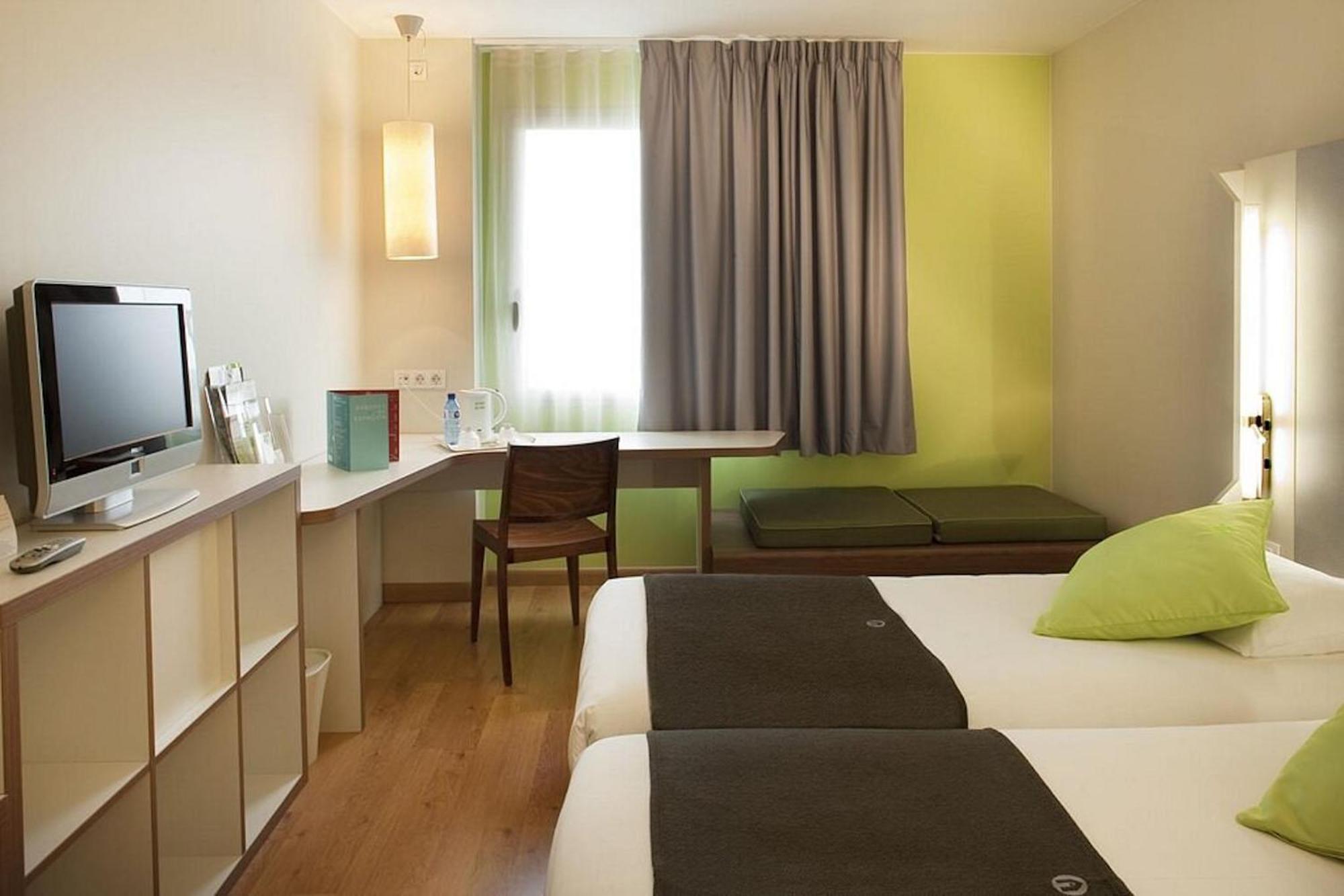 Travelodge Bcn Cornella Fira Cornellà de Llobregat Eksteriør bilde