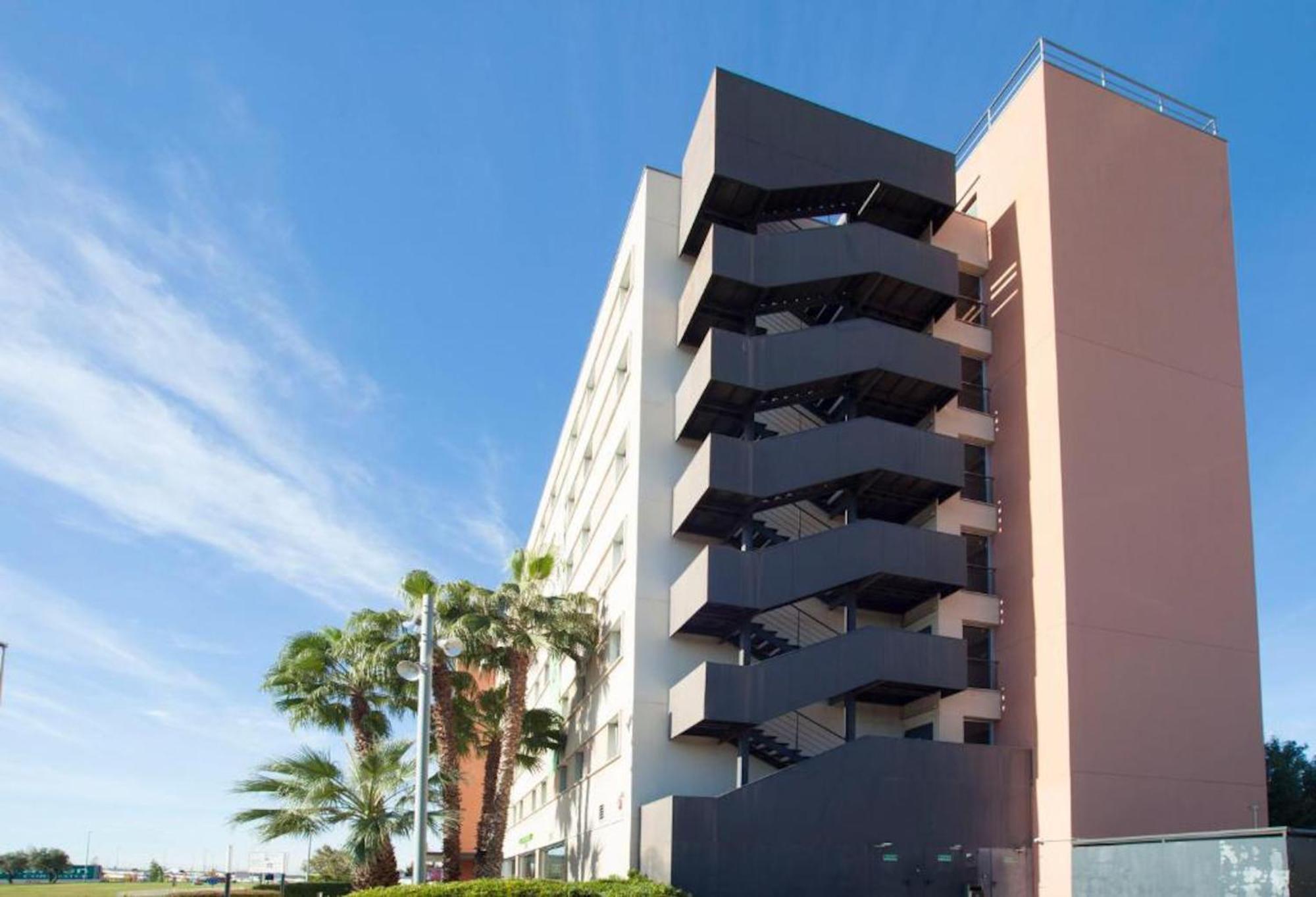 Travelodge Bcn Cornella Fira Cornellà de Llobregat Eksteriør bilde