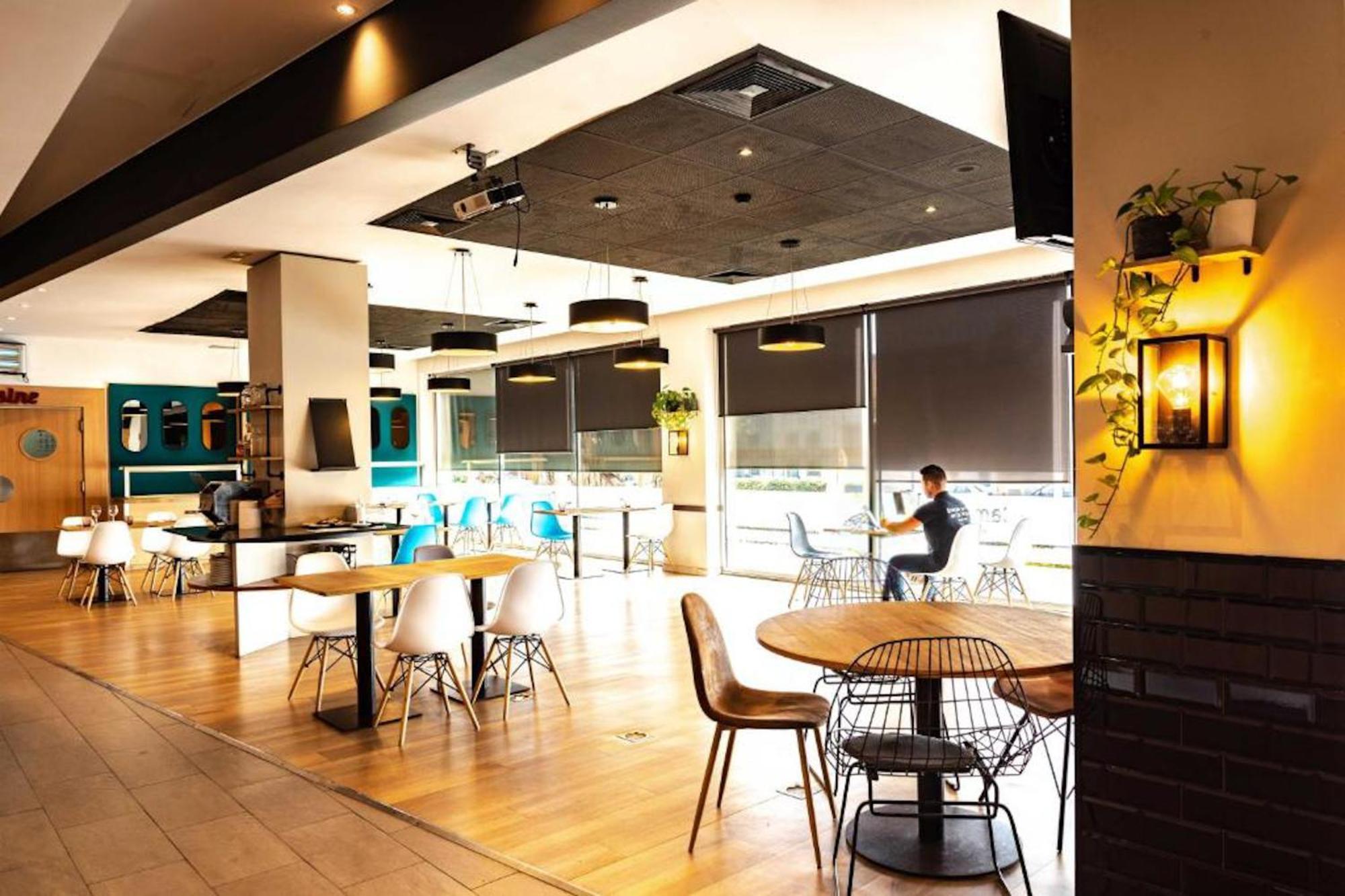 Travelodge Bcn Cornella Fira Cornellà de Llobregat Eksteriør bilde