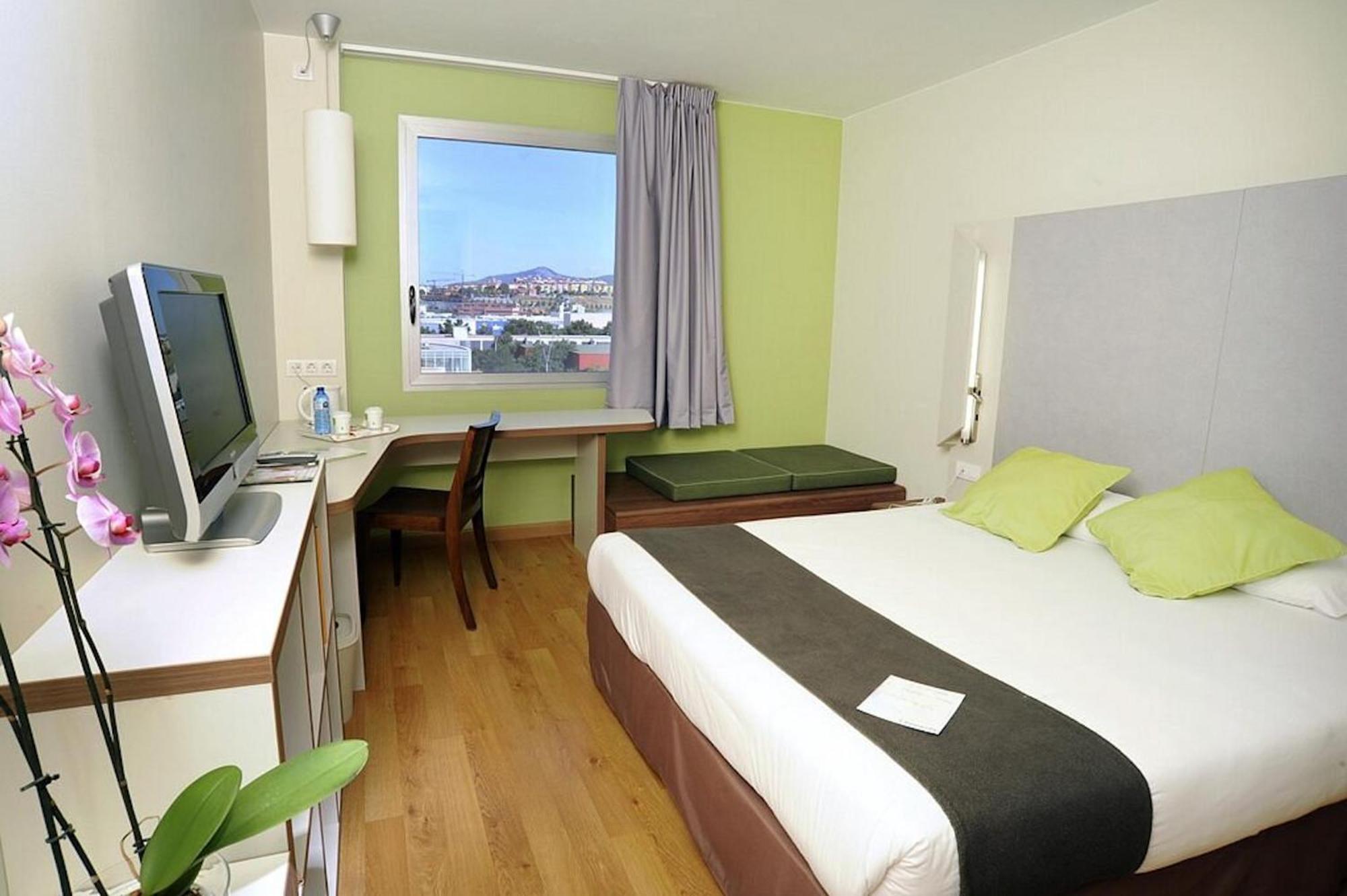Travelodge Bcn Cornella Fira Cornellà de Llobregat Eksteriør bilde
